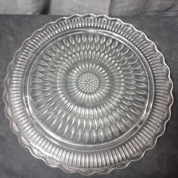 Vintage Federal Glass Sunflower Pattern Footed Cake Plate Size 12 in EUC - Picture 1 of 8